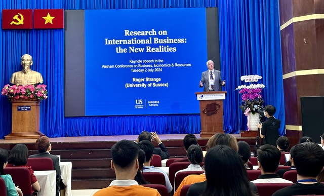 越南与外国学者探讨商业、经济、资源领域最新研究成果